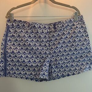 Vineyard Vines Blue & White Patterned Shorts